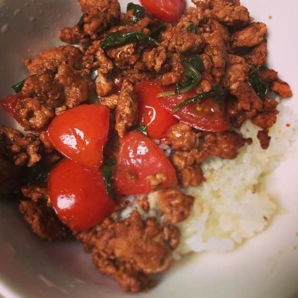 扒完三碗飯! 泰式打拋豬 食譜 : Via Cheng一起做