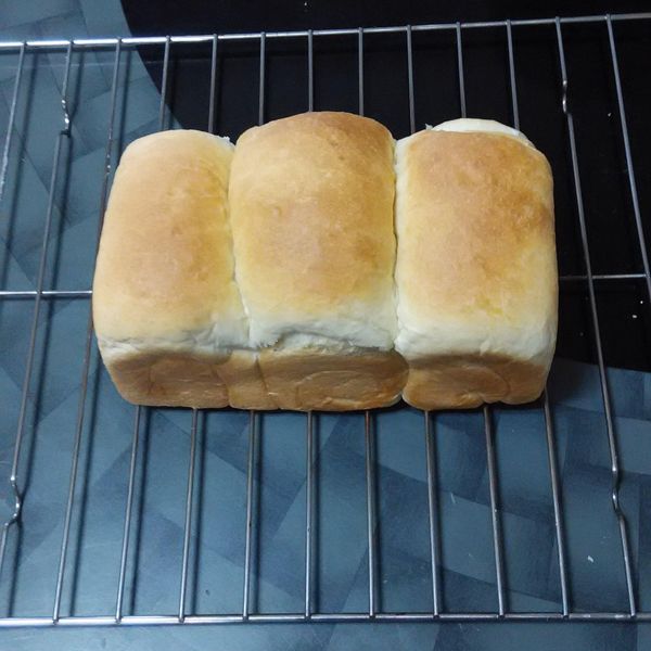 軟嫩鮮奶油山型白吐司 : 陳安妮一起做