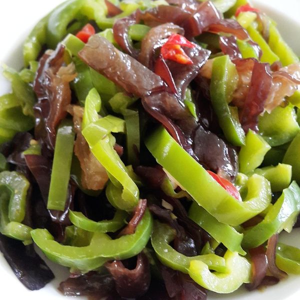 青椒炒木耳 : Zhen Yi Wang一起做