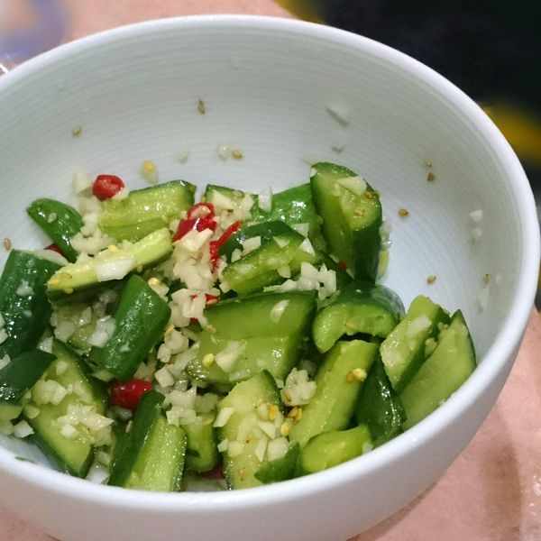 涼拌小黃瓜：陳小瞳 一起做