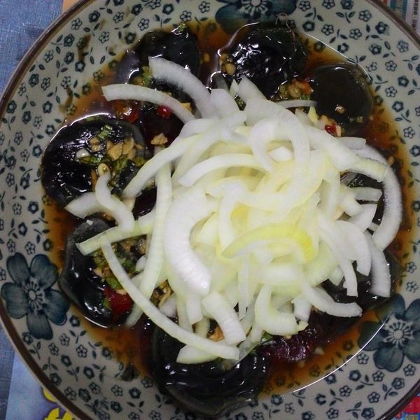 泰式涼拌皮蛋：陳怡靜 一起做