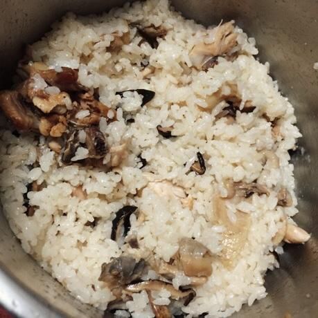 用電鍋煮"麻油雞飯"~香氣誘人好美味!!：Ning 一起做