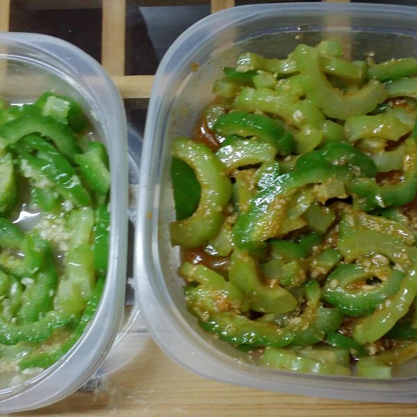 涼拌苦瓜：細細粒 一起做