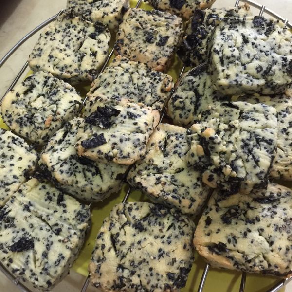 黑芝麻海苔餅乾：心手作  一起做