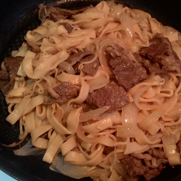 港式乾炒牛河：維尼 一起做