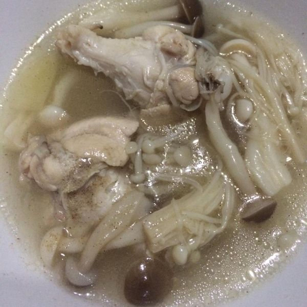 百菇雞湯 : 貪吃蘋果王一起做