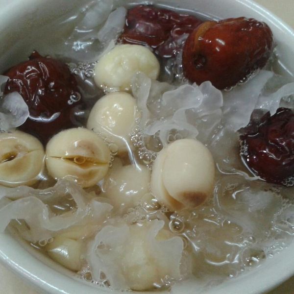 ㄚ曼達的廚房~【趁熱品嚐】蜂蜜蓮子白木耳湯：王雪茵 一起做