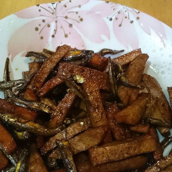 辣炒小魚豆干 : Whitney Chen一起做