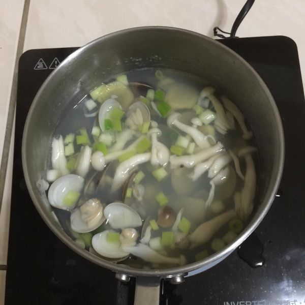 菇菇蛤蠣湯：Jessica Shen 一起做