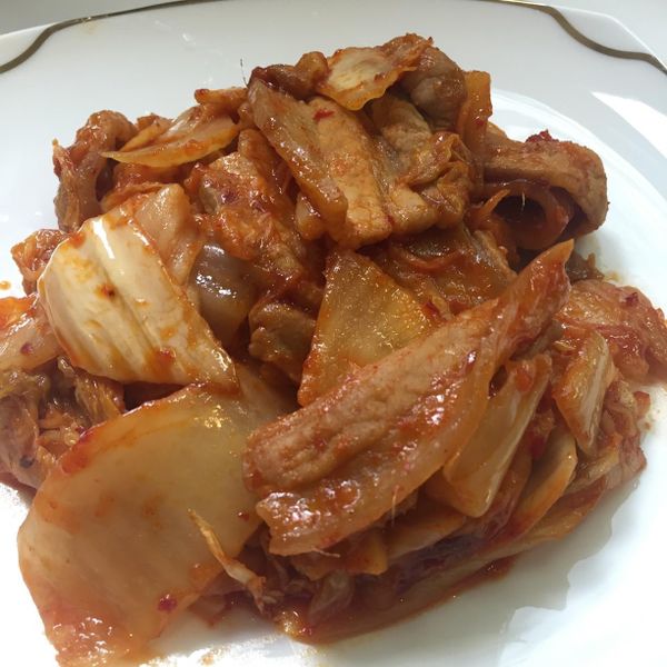 泡菜炒肉片:Ken 一起做