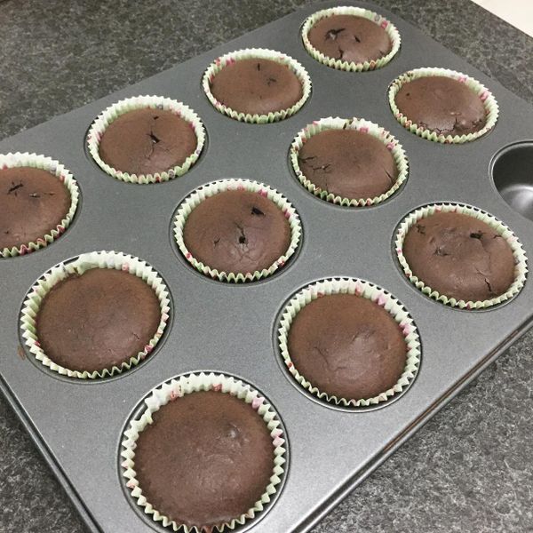 棉花糖巧克力杯子蛋糕 : Betty Wu一起做