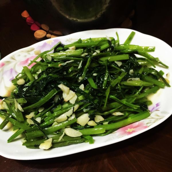 蒜炒空心菜 : 口の懶人食譜一起做