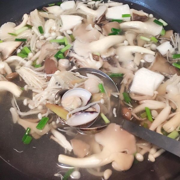 菇菇蛤蠣湯：王小芊 一起做