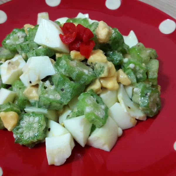 秋葵水煮蛋沙拉 : Wan Wan Chen一起做