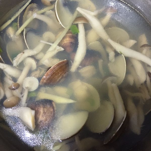 菇菇蛤蠣湯：鐘弈婷 一起做