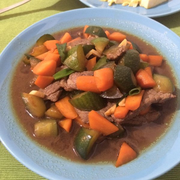 醬燒牛肉片炒黃瓜丁：Tina 一起做