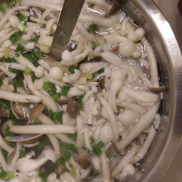 菇菇蛤蠣湯：Chou Momo 一起做