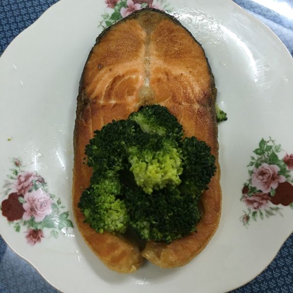 香煎鮭魚：李亭儀 一起做