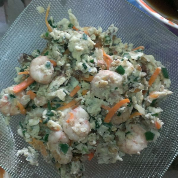 蝦仁滑蛋：C 一起做