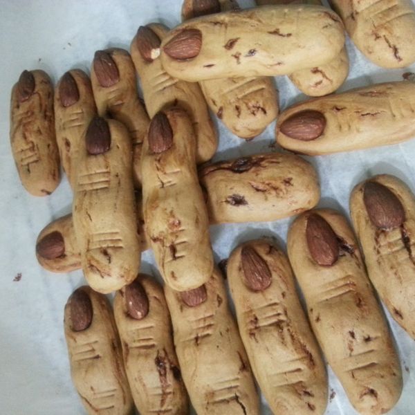 萬聖節巫婆手指餅乾 : 綺綺一起做