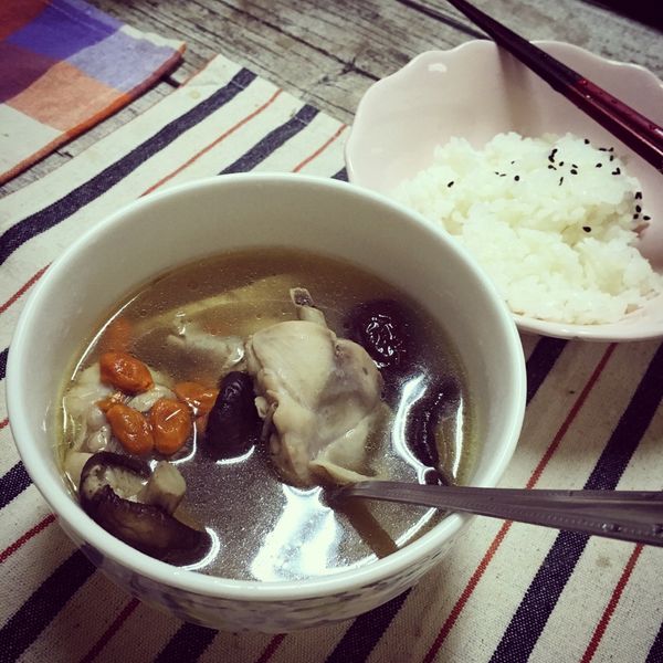 香菇雞湯 : 麻糬喵嗚一起做