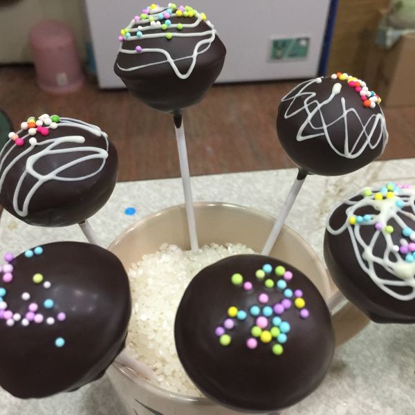 棒棒糖蛋糕 (Cake Pops)：心手作  一起做