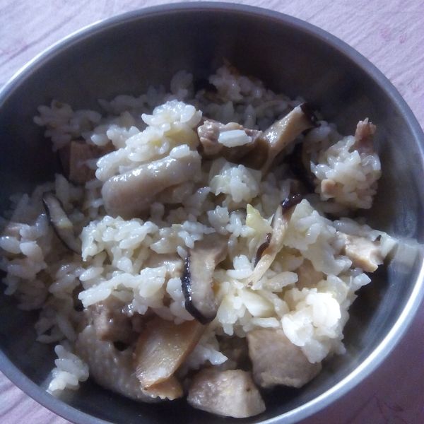 用電鍋煮"麻油雞飯"~香氣誘人好美味!!：盧美娟 一起做