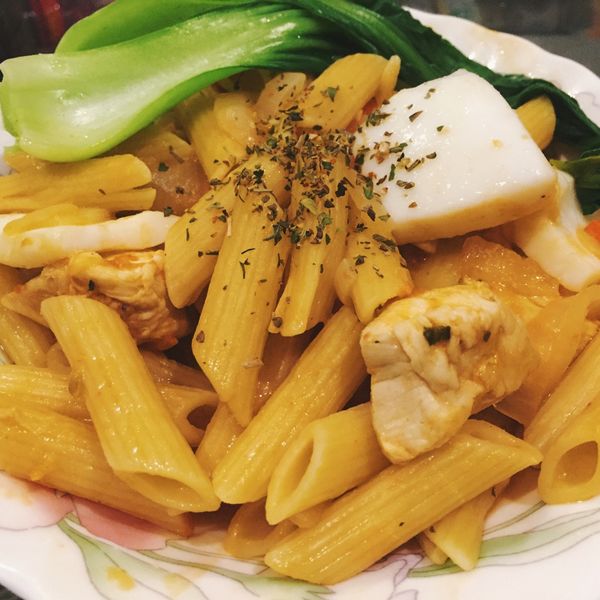 一鍋到底義大利麵作法- 蕃茄海鮮義大利麵 : 布娃娃の實驗廚房一起做