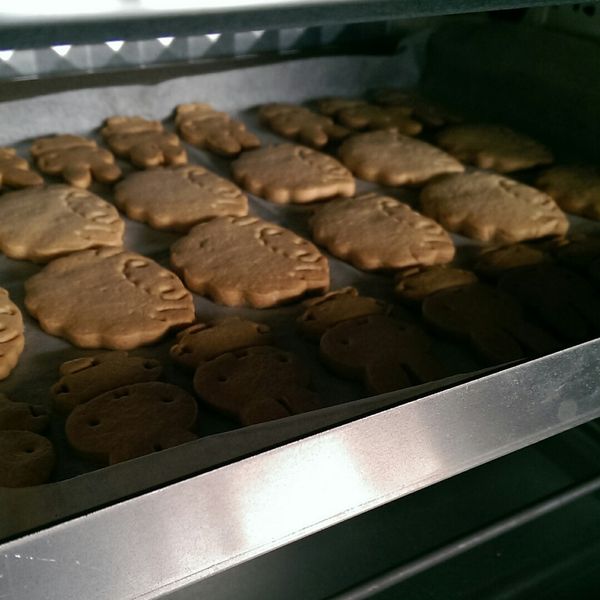 簡單做//可愛的煉乳小餅乾 : 歐練是貪吃狗一起做