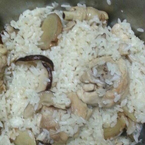 用電鍋煮"麻油雞飯"~香氣誘人好美味!!：小芬蔡 一起做