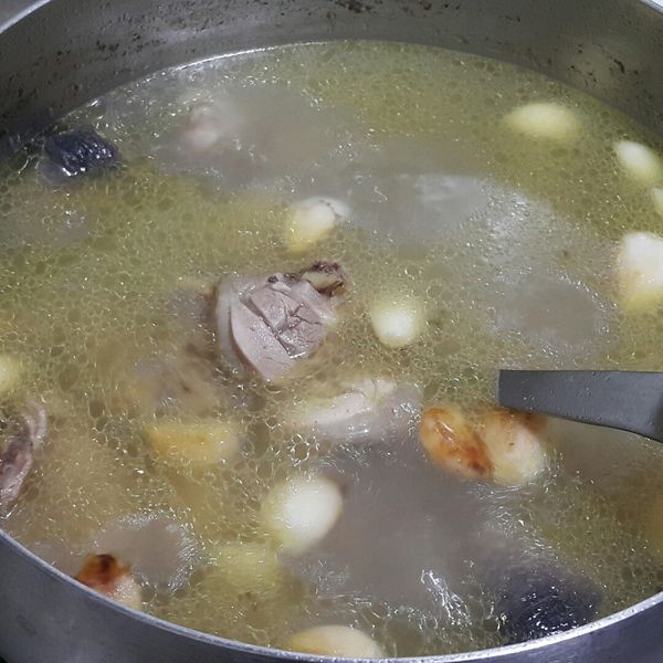 苦茶油蒜頭雞湯【采懋製油の鋪】 : 王怡雅一起做