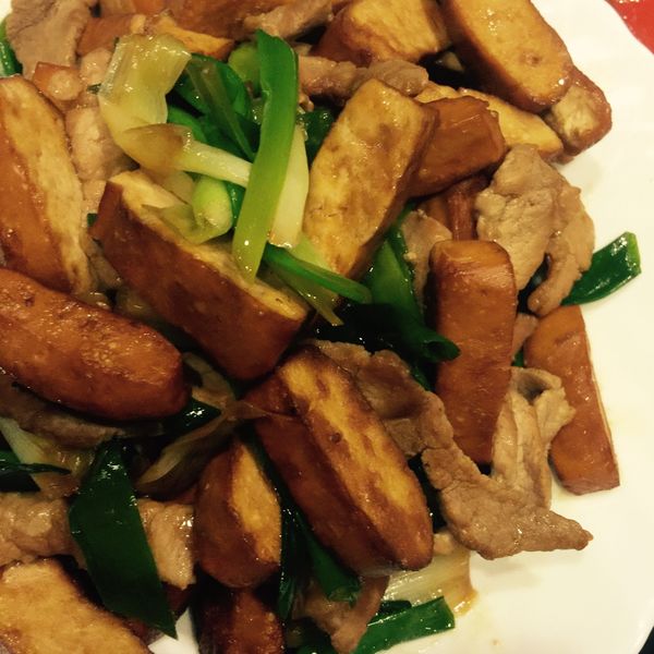 【粉豬兒】豆乾炒肉絲：Barbie Liao 一起做