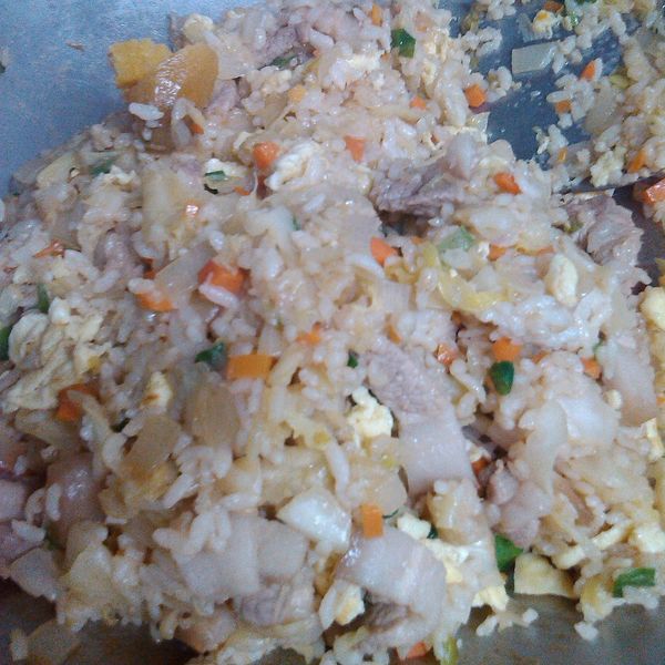 肉絲蛋炒飯 : 施小盈一起做