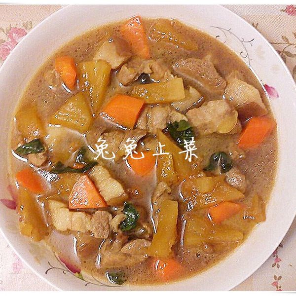 泰式風味鳳梨燉肉[飛利浦萬用鍋]：兔兔上菜 一起做