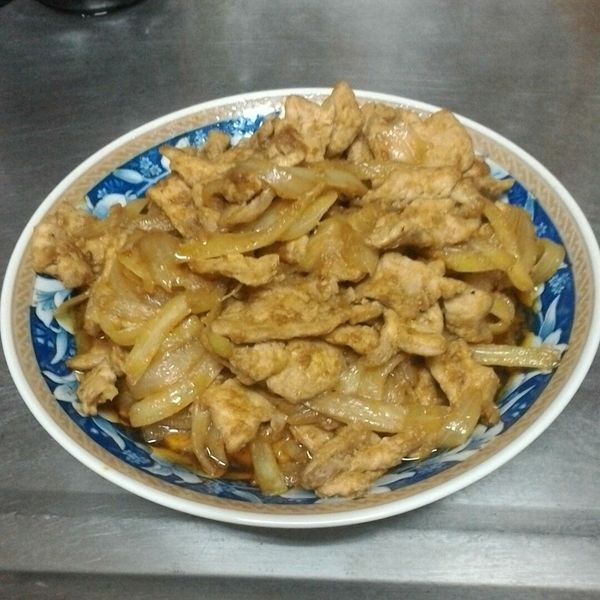 洋蔥炒肉_10分鐘【牛頭牌咖哩新食代】 : 夏麗雅一起做