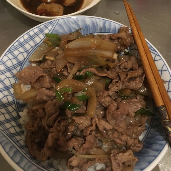 牛肉蓋飯：采彩 一起做