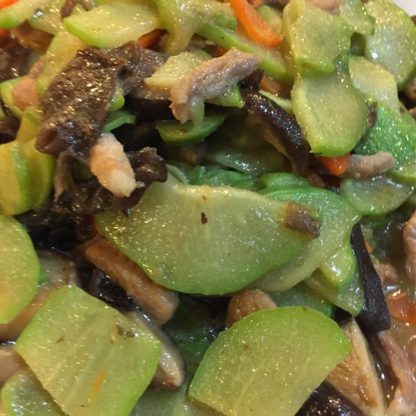 佛手瓜拌炒五花肉片：黑黑熊 一起做