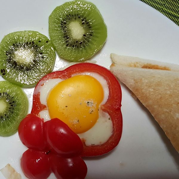 可愛又好吃：花型彩椒煎蛋 : Juju廚房一起做