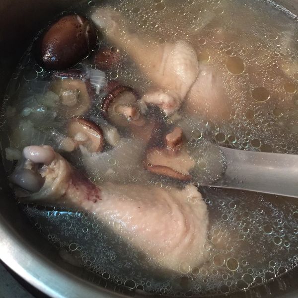 抵抗力倍增💪🏻蒜頭洋蔥雞湯*電鍋料理 : 芳舞月一起做