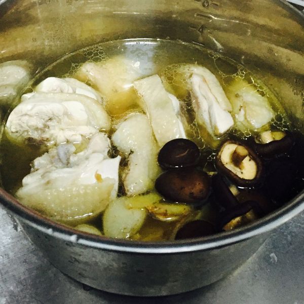 電鍋版香菇雞湯 : Fatima一起做