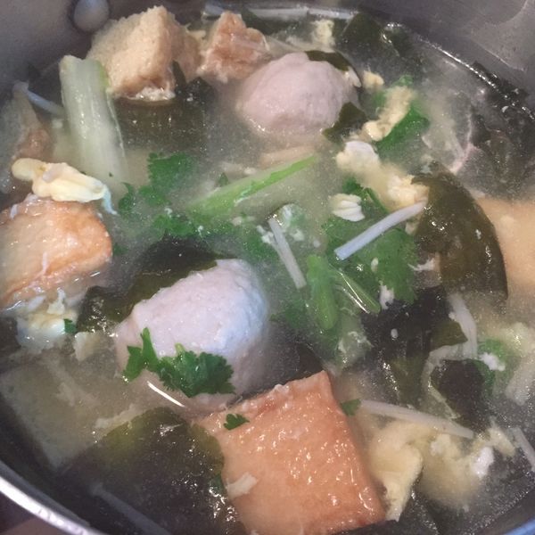 かにの海菜虱目魚丸湯：Helen 一起做