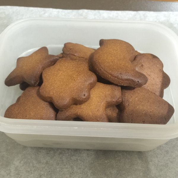 Olivia♥蜂蜜蛋黃餅乾 : 芳芳一起做