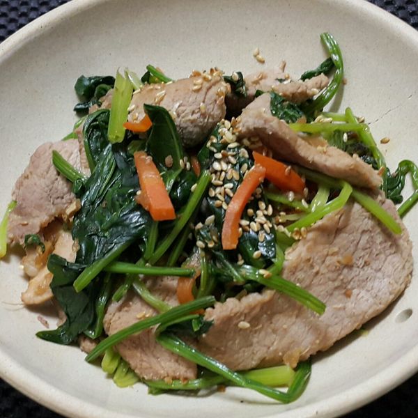 薑燒豬肉炒菠菜：蘇子玲 一起做