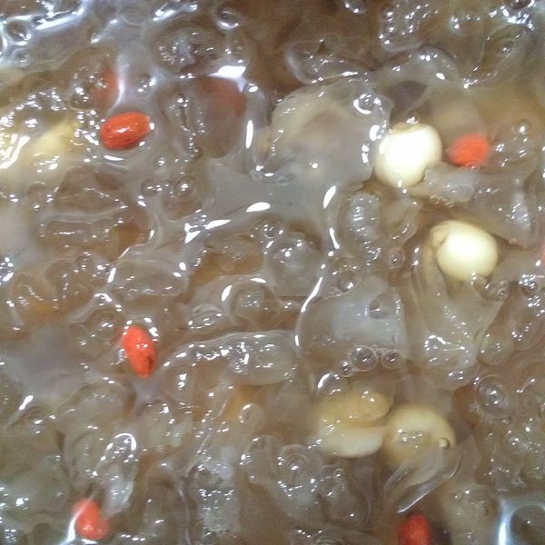 ㄚ曼達的廚房~【趁熱品嚐】蜂蜜蓮子白木耳湯：沈慧真 一起做