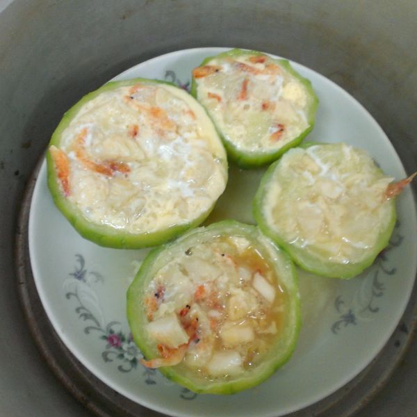 一菜二吃之絲瓜盅蒸蛋 : 呂芯樂一起做