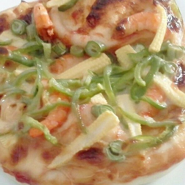 港式香腸海鮮比薩：香菇 一起做