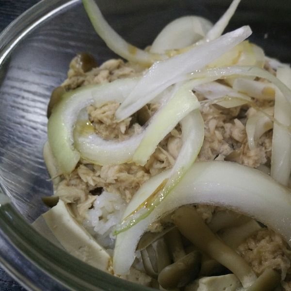 史上最懶電鍋飯之一~鮪魚美乃滋電鍋飯:實習醫師今天拿菜刀 一起做