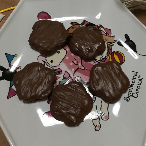 小烤箱做情人節餅乾(金莎巧克力餅乾)：Clara Liu 一起做