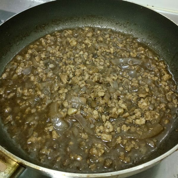 台式黑胡椒肉醬麵：花兒 一起做