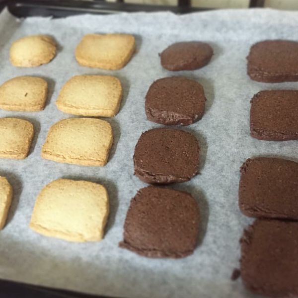 手工餅乾 杏仁巧克力 蔓越莓口味 : 恩恩&蓁蓁一起做